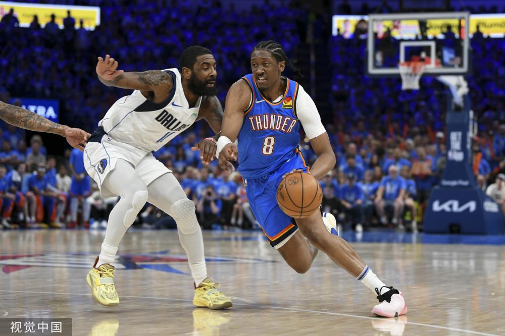 许多观众在 许多观众在